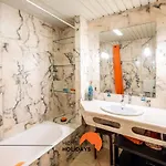 #029 Oura Village Pool & Nightlife شقة *