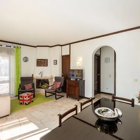 #029 Oura Village Pool & Nightlife アパート *