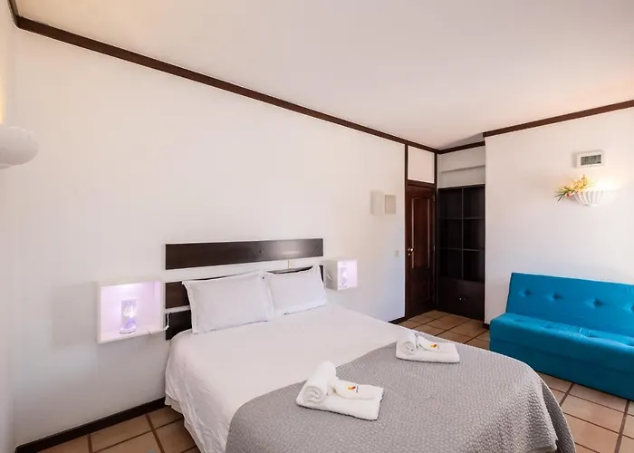 #029 Oura Village By Holidays דירה *